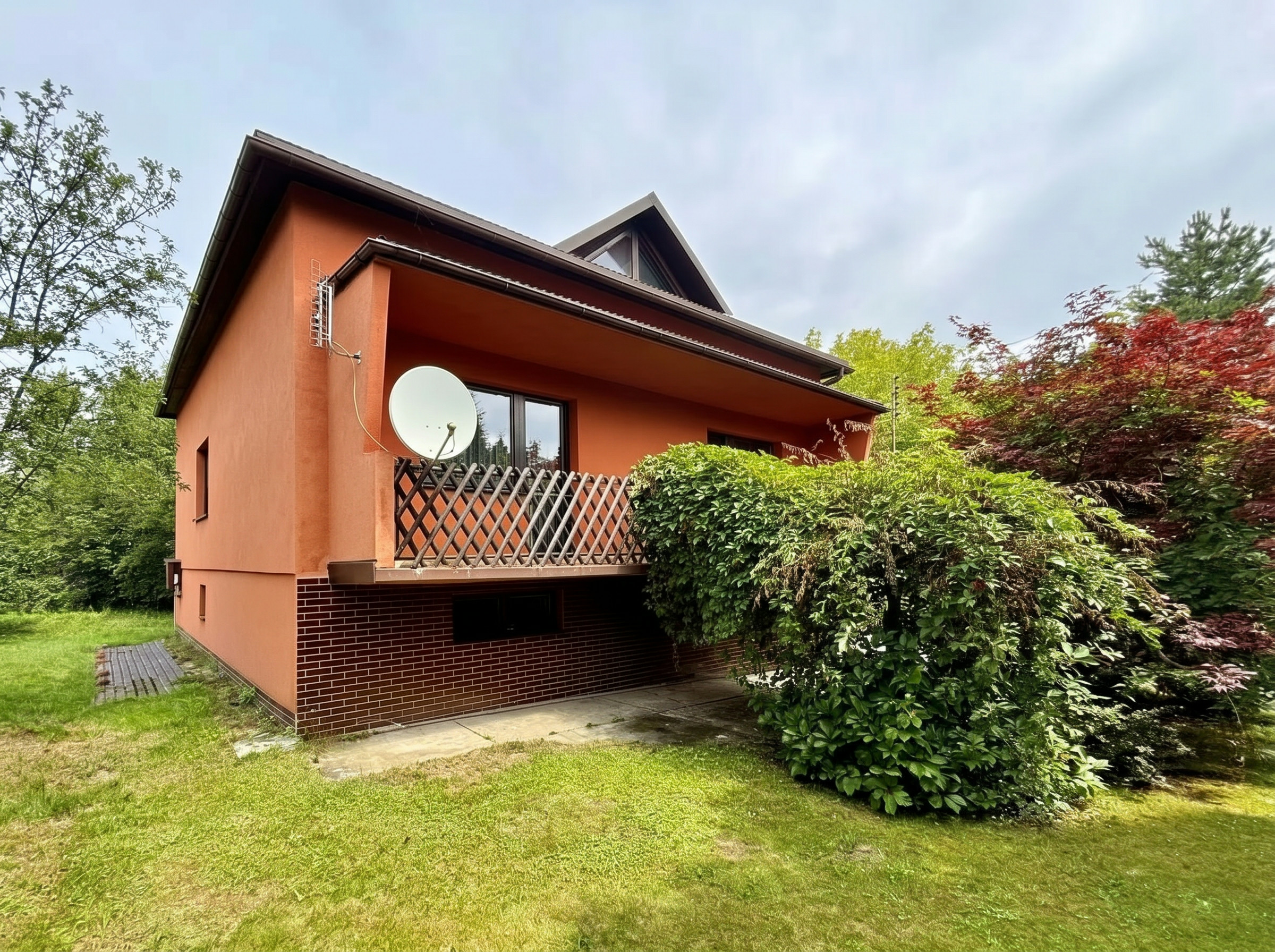 Widok contemporary detached house outdoor edytowany przez AI dla Projekt 34 A-88765.